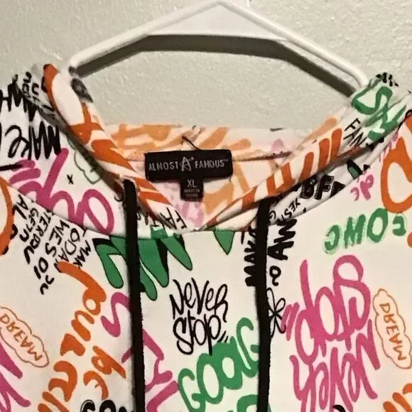 Almost Famous Graffiti Crop Hoodie XL - Picture 4 of 4